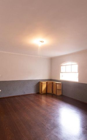 Casa à venda com 500m², 4 quartos e 8 vagas Casa à venda com 500m², 4 quartos e 8 vagasQuarto 2