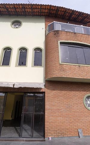 Casa à venda com 500m², 4 quartos e 8 vagas Casa à venda com 500m², 4 quartos e 8 vagasFachada