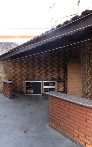 Casa à venda com 500m², 4 quartos e 8 vagas Casa à venda com 500m², 4 quartos e 8 vagasÁrea comum - Churrasqueira