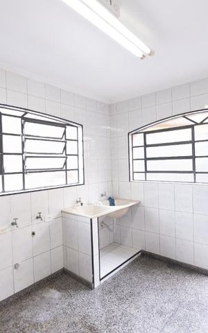 Casa à venda com 500m², 4 quartos e 8 vagas Casa à venda com 500m², 4 quartos e 8 vagasÁrea de Serviço