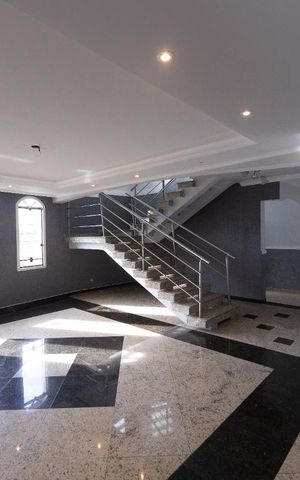 Casa à venda com 500m², 4 quartos e 8 vagas Casa à venda com 500m², 4 quartos e 8 vagasSala