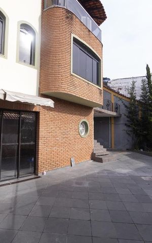Casa à venda com 500m², 4 quartos e 8 vagas Casa à venda com 500m², 4 quartos e 8 vagasFachada