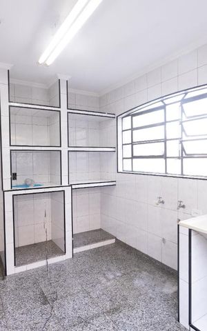 Casa à venda com 500m², 4 quartos e 8 vagas Casa à venda com 500m², 4 quartos e 8 vagasÁrea de Serviço