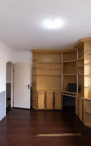 Casa à venda com 500m², 4 quartos e 8 vagas Casa à venda com 500m², 4 quartos e 8 vagasQuarto 1