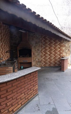 Casa à venda com 500m², 4 quartos e 8 vagas Casa à venda com 500m², 4 quartos e 8 vagasÁrea comum - Churrasqueira