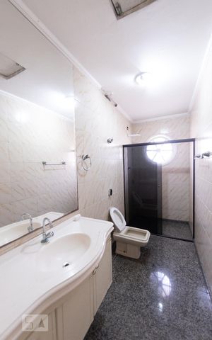 Casa à venda com 500m², 4 quartos e 8 vagas Casa à venda com 500m², 4 quartos e 8 vagasBanheiro Social