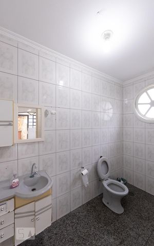 Casa à venda com 500m², 4 quartos e 8 vagas Casa à venda com 500m², 4 quartos e 8 vagasBanheiro de Serviço