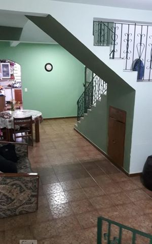 Casa à venda com 140m², 3 quartos e 2 vagas Casa à venda com 140m², 3 quartos e 2 vagasSala