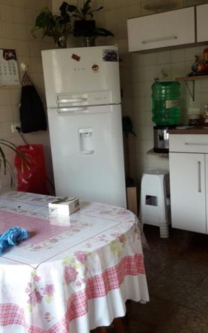 Casa à venda com 140m², 3 quartos e 2 vagas Casa à venda com 140m², 3 quartos e 2 vagasCozinha