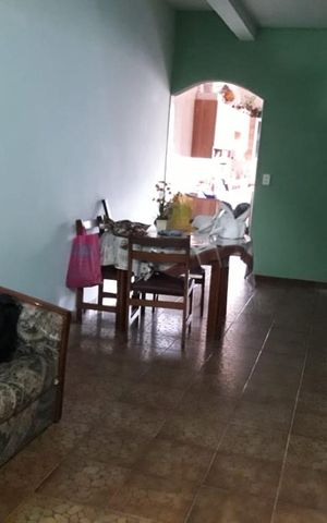 Casa à venda com 140m², 3 quartos e 2 vagas Casa à venda com 140m², 3 quartos e 2 vagasSala