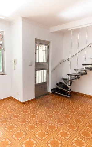 Casa de condomínio à venda com 230m², 3 quartos e 2 vagasSala