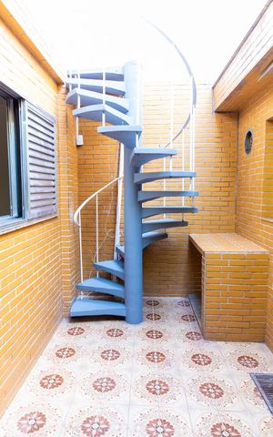 Casa de condomínio à venda com 230m², 3 quartos e 2 vagasÁrea de Serviço