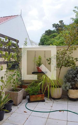 Casa de condomínio à venda com 250m², 4 quartos e 2 vagasSala - Vista