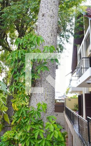 Casa de condomínio à venda com 250m², 4 quartos e 2 vagasFachada