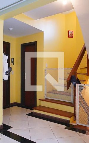 Casa de condomínio à venda com 250m², 4 quartos e 2 vagasSala