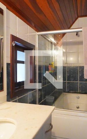 Casa de condomínio à venda com 250m², 4 quartos e 2 vagasBanheiro da Suíte 2
