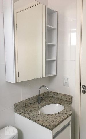Apartamento à venda com 46m², 2 quartos e 1 vaga Apartamento à venda com 46m², 2 quartos e 1 vagaBanheiro