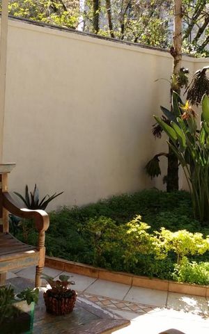 Casa de condomínio para alugar com 500m², 4 quartos e 6 vagasQuintal