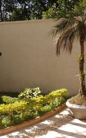 Casa de condomínio para alugar com 500m², 4 quartos e 6 vagasQuintal