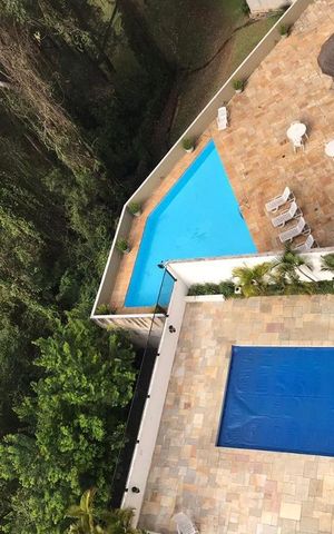 Apartamento à venda com 239m², 3 quartos e 4 vagas Apartamento à venda com 239m², 3 quartos e 4 vagasÁrea comum - Piscina