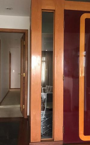 Apartamento à venda com 239m², 3 quartos e 4 vagas Apartamento à venda com 239m², 3 quartos e 4 vagasDetalhe Sala
