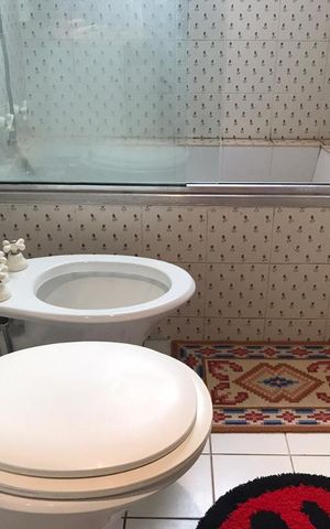 Apartamento à venda com 239m², 3 quartos e 4 vagas Apartamento à venda com 239m², 3 quartos e 4 vagasBanheiro