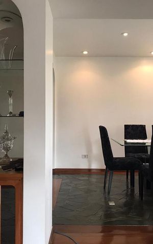 Apartamento à venda com 239m², 3 quartos e 4 vagas Apartamento à venda com 239m², 3 quartos e 4 vagasDetalhe Sala