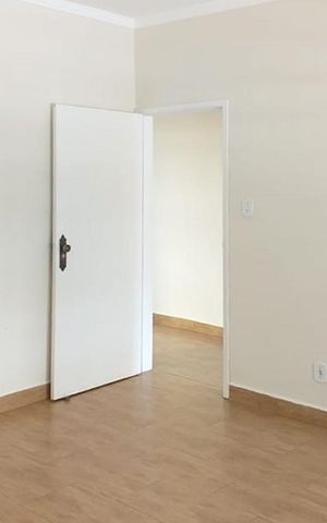 Casa à venda com 343m², 5 quartos e 3 vagas Casa à venda com 343m², 5 quartos e 3 vagasQuarto 1