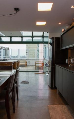 Apartamento à venda com 350m², 4 quartos e 2 vagas Apartamento à venda com 350m², 4 quartos e 2 vagasEspaço Gourmet