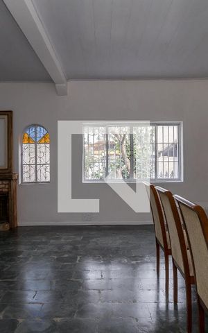 Casa à venda com 300m², 4 quartos e 2 vagasSala