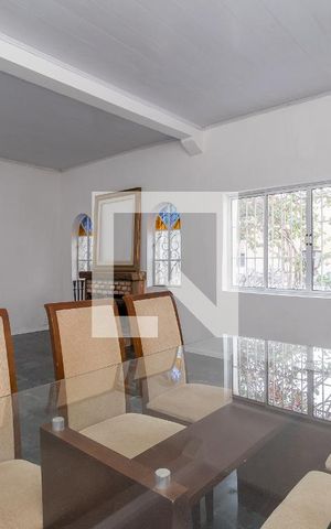 Casa à venda com 300m², 4 quartos e 2 vagasSala