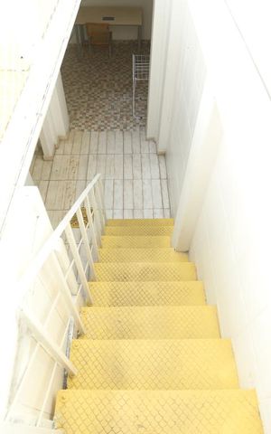 Casa para alugar com 180m², 3 quartos e 1 vagaEscada