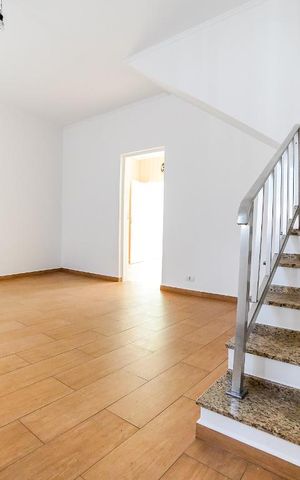 Casa à venda com 152m², 3 quartos e sem vaga Casa à venda com 152m², 3 quartos e sem vagaSala
