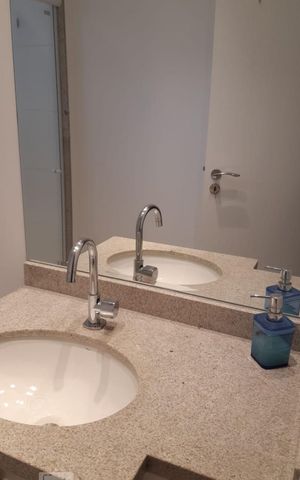 Apartamento à venda com 151m², 3 quartos e 3 vagas Apartamento à venda com 151m², 3 quartos e 3 vagasBanheiro da suíte 1