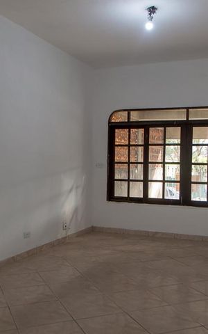 Casa à venda com 220m², 3 quartos e sem vaga Casa à venda com 220m², 3 quartos e sem vagaSala