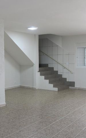 Casa para alugar com 200m², 6 quartos e 6 vagas Casa para alugar com 200m², 6 quartos e 6 vagasSala