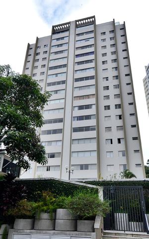 Apartamento à venda com 240m², 3 quartos e 2 vagasFachada