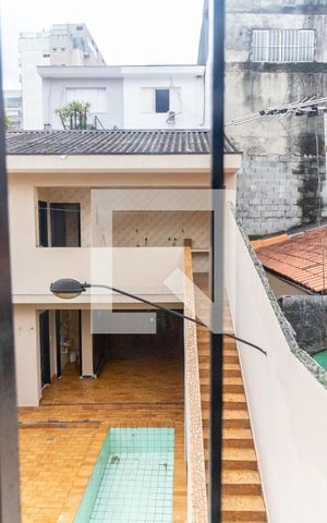 Casa para alugar com 257m², 4 quartos e 4 vagas Casa para alugar com 257m², 4 quartos e 4 vagasVista do Quarto 1