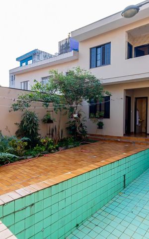 Casa para alugar com 257m², 4 quartos e 4 vagas Casa para alugar com 257m², 4 quartos e 4 vagasQuintal - Piscina