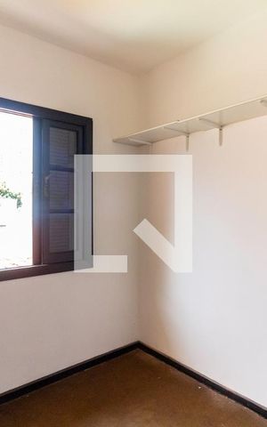 Casa para alugar com 257m², 4 quartos e 4 vagas Casa para alugar com 257m², 4 quartos e 4 vagasQuarto de Serviço 1
