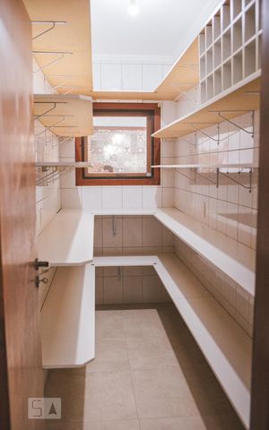 Casa para alugar com 265m², 4 quartos e 3 vagasDespensa