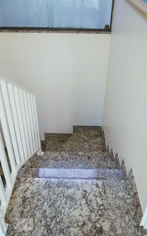 Casa para alugar com 265m², 4 quartos e 3 vagasEscada