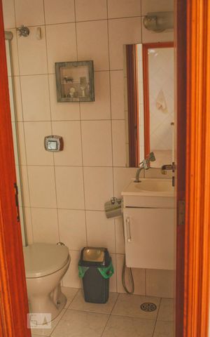 Casa para alugar com 265m², 4 quartos e 3 vagasBanheiro de Serviço