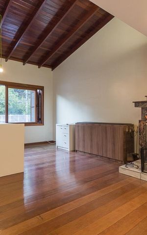 Casa à venda com 500m², 4 quartos e 7 vagas Casa à venda com 500m², 4 quartos e 7 vagasSala