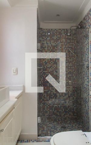 Apartamento à venda com 330m², 3 quartos e 3 vagas Apartamento à venda com 330m², 3 quartos e 3 vagasBanheiro da Suíte 2