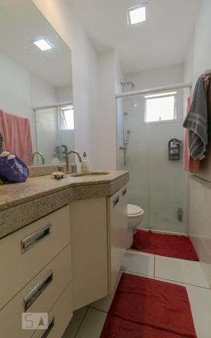 Apartamento à venda com 99m², 3 quartos e 2 vagas Apartamento à venda com 99m², 3 quartos e 2 vagasBanheiro