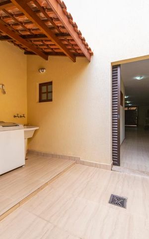 Casa para alugar com 250m², 3 quartos e 5 vagas Casa para alugar com 250m², 3 quartos e 5 vagasÁrea de Serviço e Churrasquearam