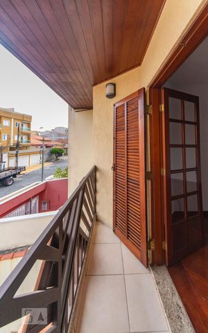 Casa para alugar com 250m², 3 quartos e 5 vagas Casa para alugar com 250m², 3 quartos e 5 vagasSacada do Quarto 1