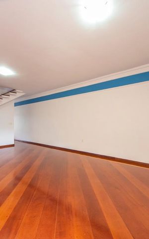 Casa para alugar com 250m², 3 quartos e 5 vagas Casa para alugar com 250m², 3 quartos e 5 vagasSala