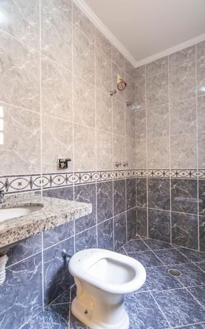 Casa para alugar com 250m², 3 quartos e 5 vagas Casa para alugar com 250m², 3 quartos e 5 vagasBanheiro do Quarto 2